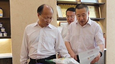 內(nèi)蒙古自治區(qū)政協(xié)黨組書記、主席李秀領(lǐng)考察、調(diào)研我公司